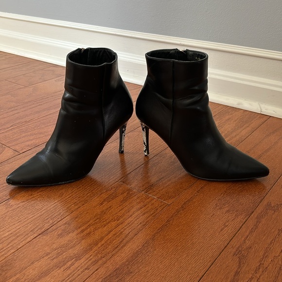 Black snake pointed toe ankle boots - Picture 4 of 5